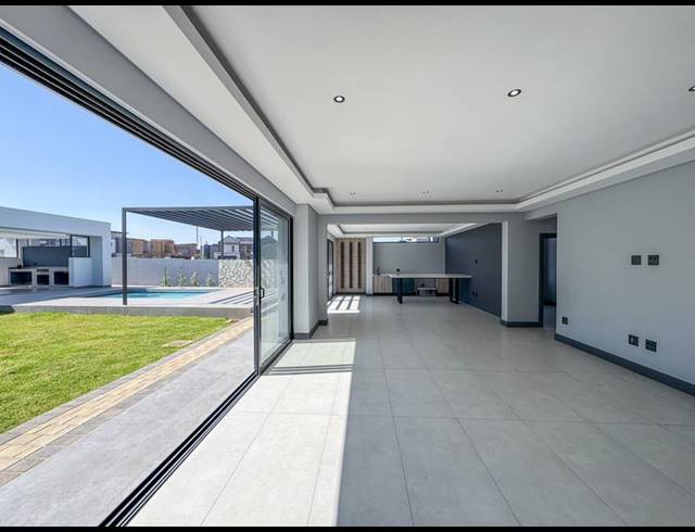 5 BEDROOM HOUSE FOR SALE IN MIDSTREAM HEIGHTS